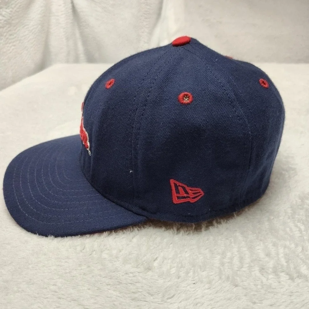 UConn Huskies New Era Hat Cap Fitted Mens 7 1/4 Blue Embroidered NCAA Basketball
